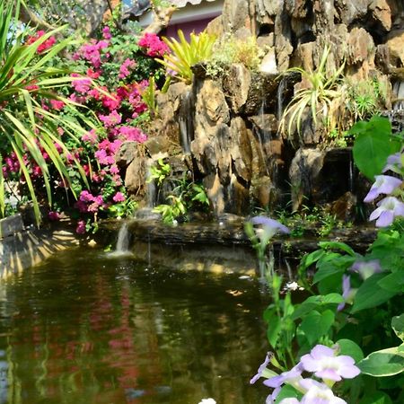 Rungnatee Place & Boutique Hotel Buri Ram Eksteriør billede